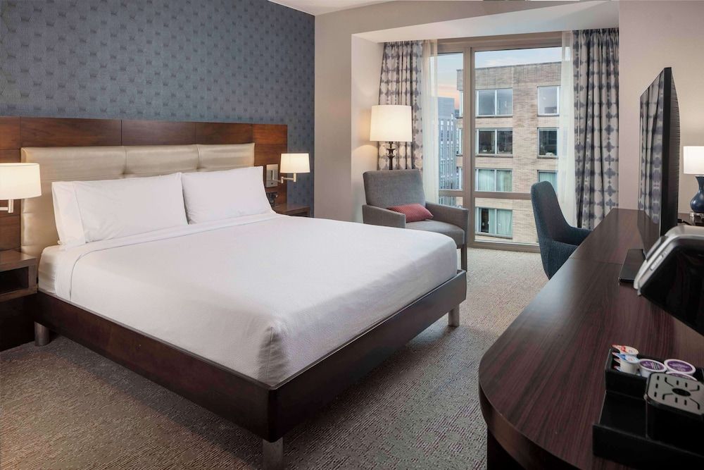Room, 1 King Bed, Accessible (Hearing)