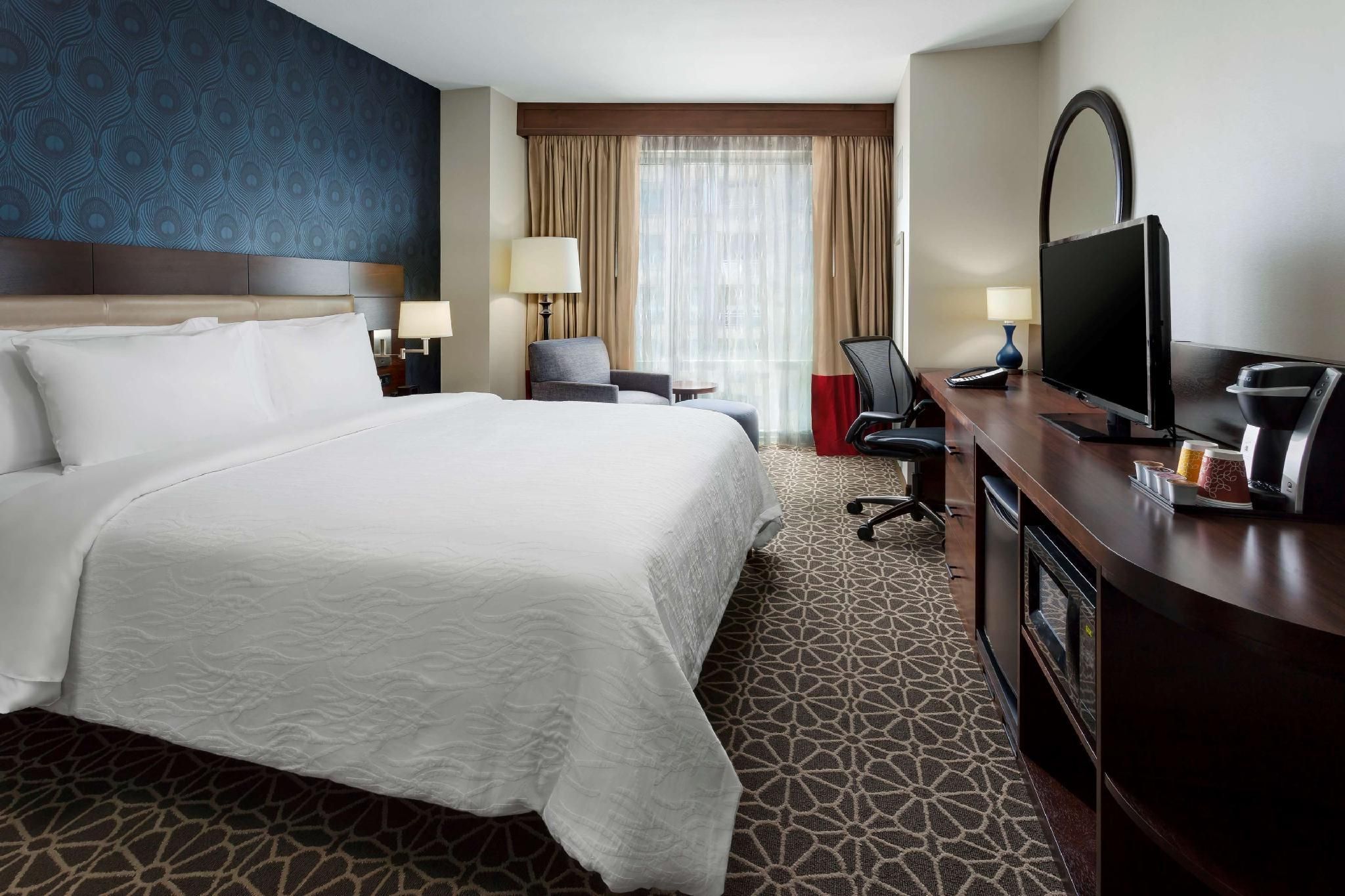 1 King Bed Room Hearing Accessible
