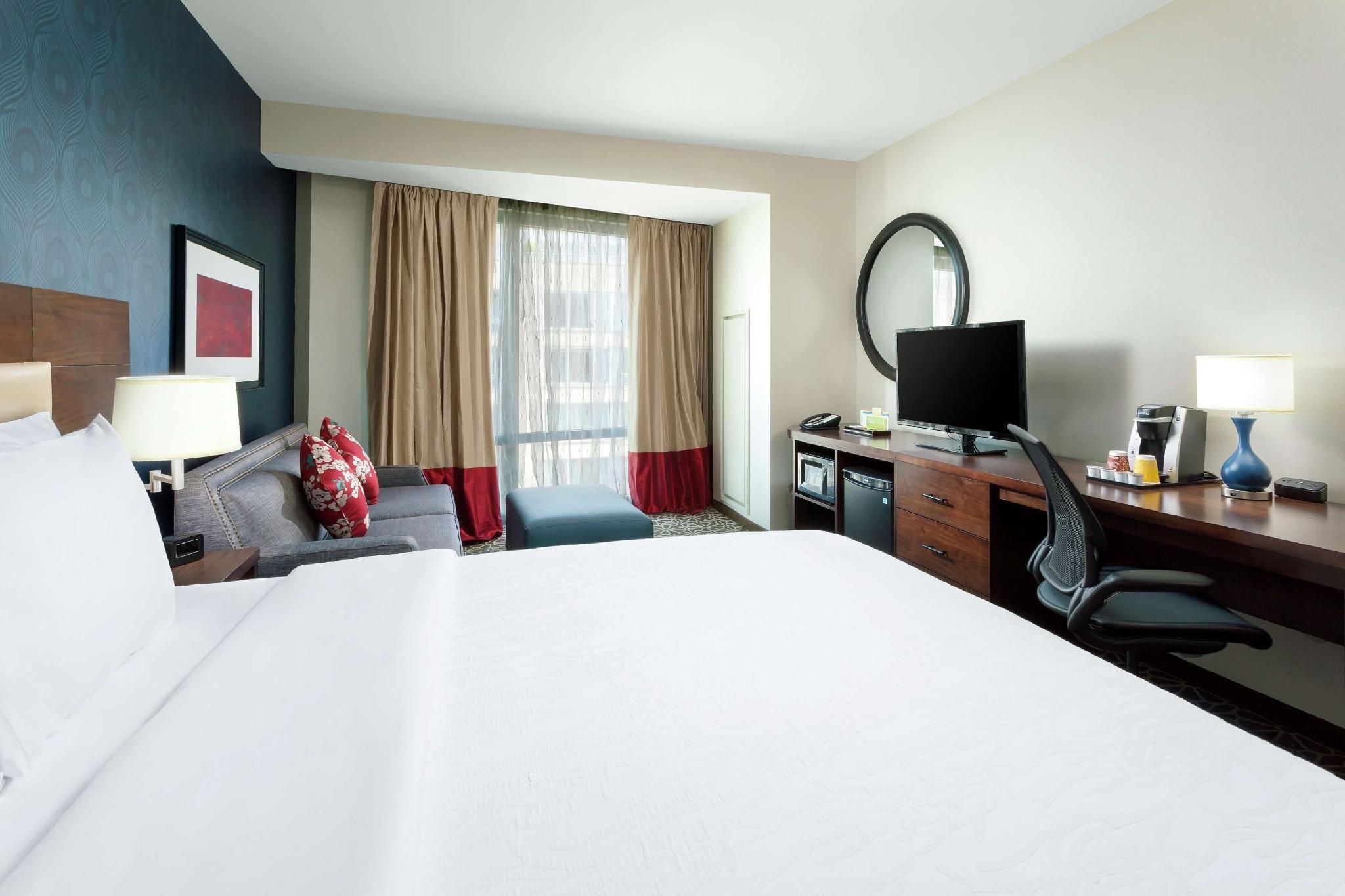 IN ROOM DRINKS-SNACKS/PREM WIFI/HDTV