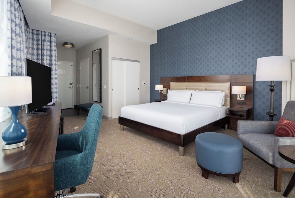 Premium Room, 1 King Bed, Accessible (Mobility)