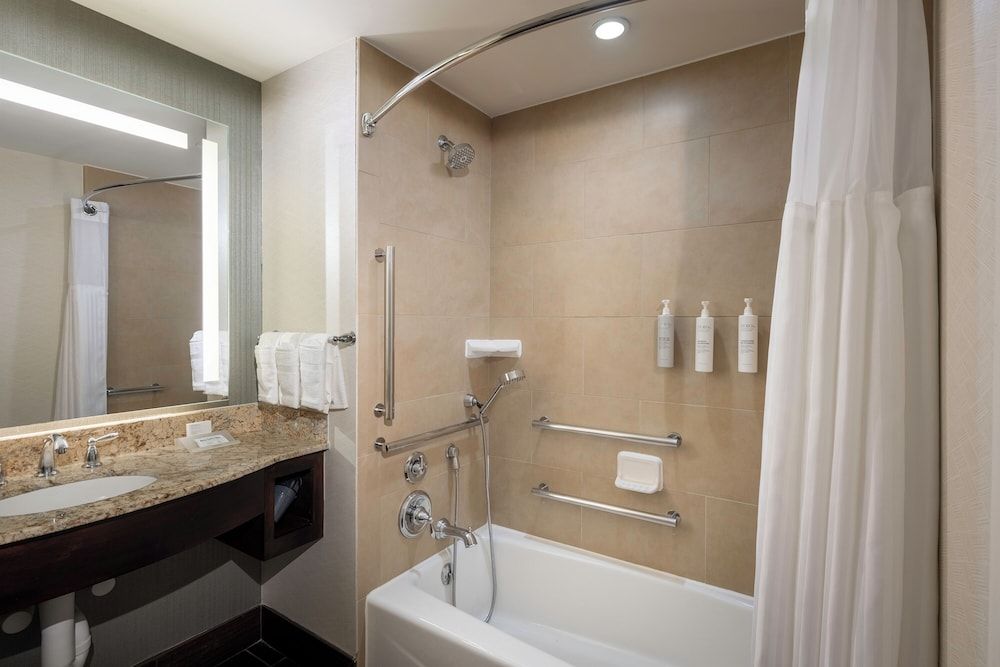 Suite, 2 Queen Beds, Accessible