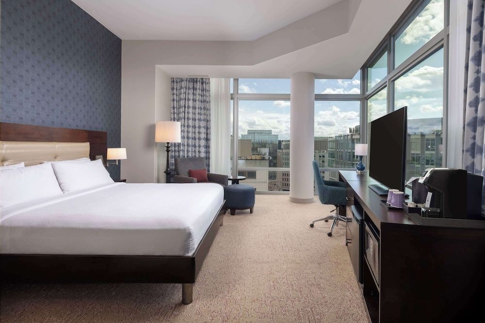 Premium Room, 1 King Bed, Accessible (Mobility)