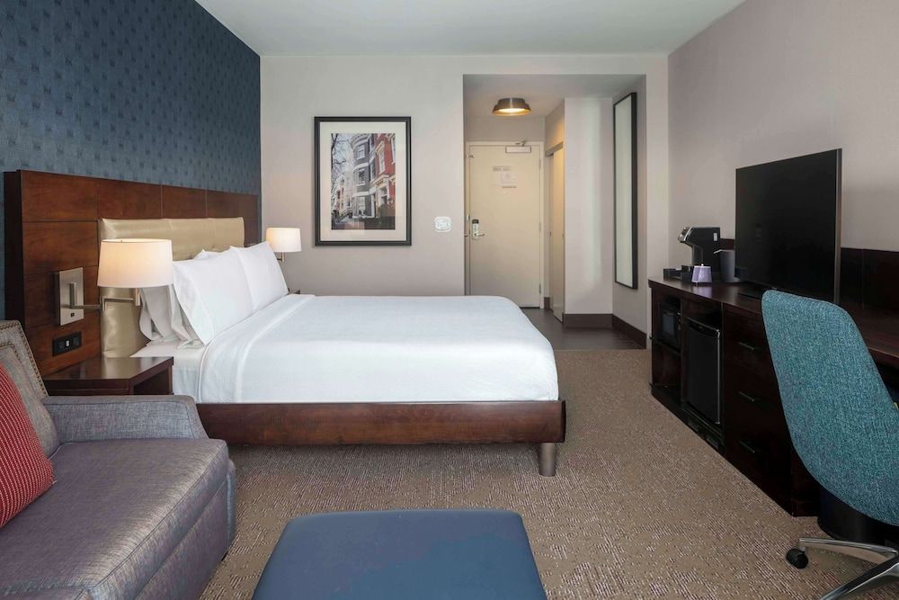 Deluxe Room, 1 King Bed, Accessible (Hearing)