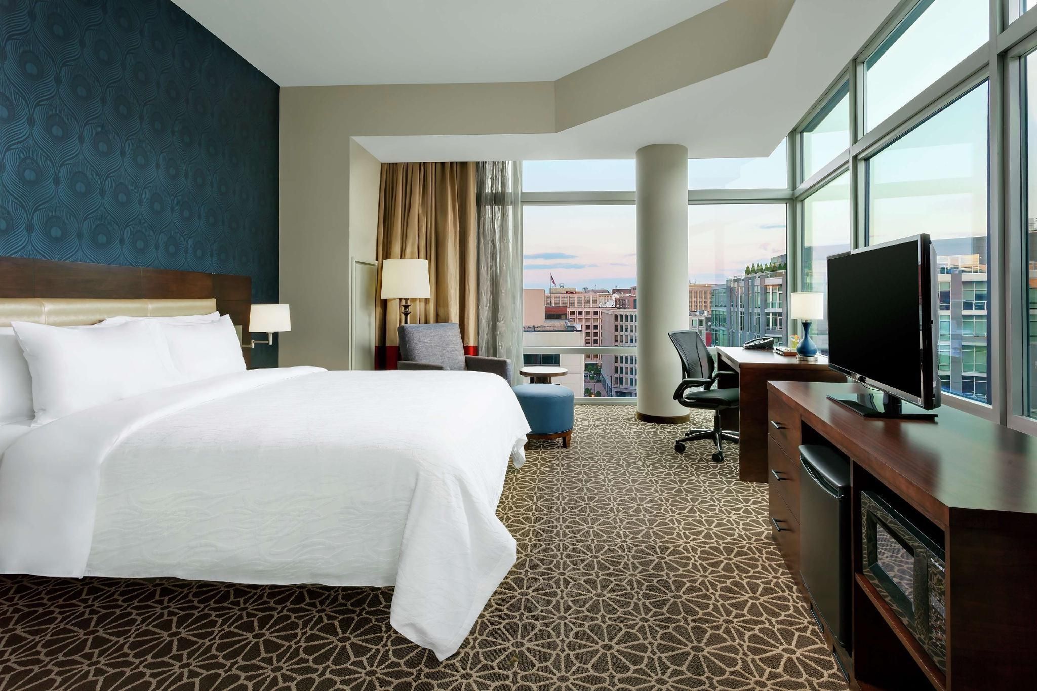 1 King Bed Premier Corner