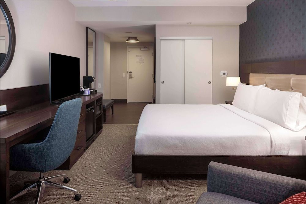 Room, 1 King Bed, Accessible (Hearing)