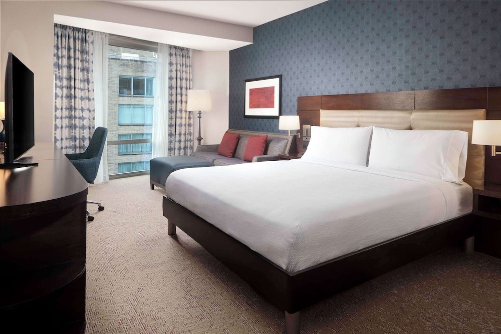 Deluxe Room, 1 King Bed, Accessible (Hearing)