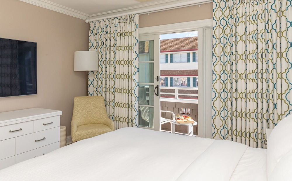 Standard Room, 1 King Bed, Balcony, City View (Town View King with Balcony)