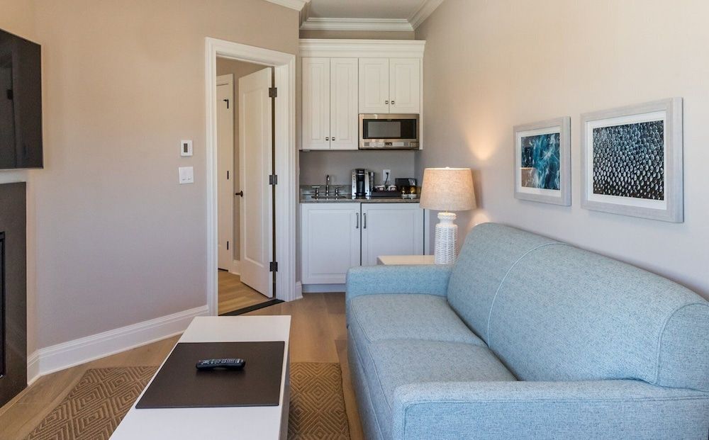 Suite, 1 Queen Bed (Spa-Side - Junior Suite - 2nd floor)