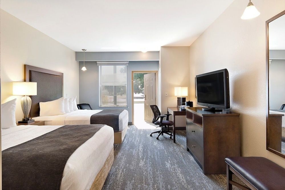 Classic Room, 2 Queen Beds (Walkout)