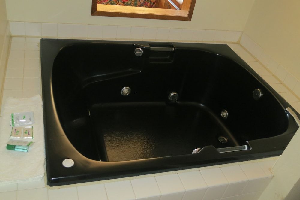 Suite, 1 King Bed, Jetted Tub (Jacuzzi Suite)