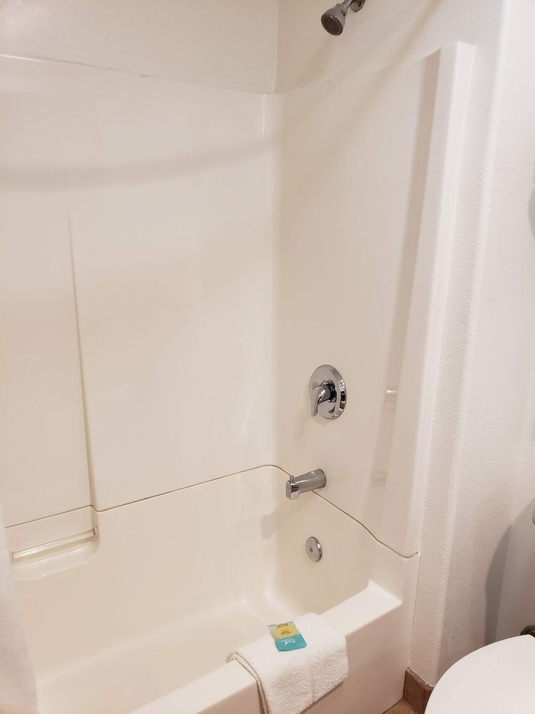 Fairview Inn and Suites Suite, 1 King Bed, Non Smoking, Jetted Tub 8