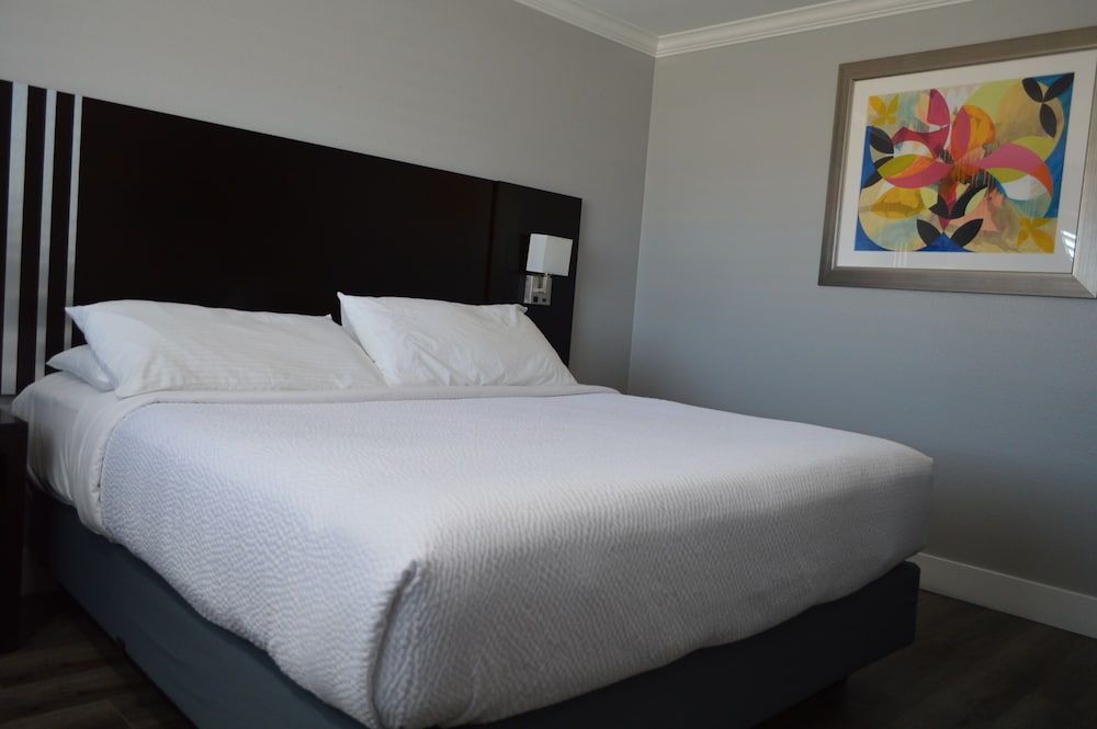 Fairview Inn and Suites Suite, 1 King Bed, Non Smoking, Jetted Tub