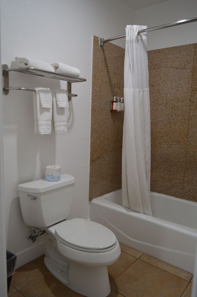 Fairview Inn and Suites Room, 1 King Bed, Non Smoking 10