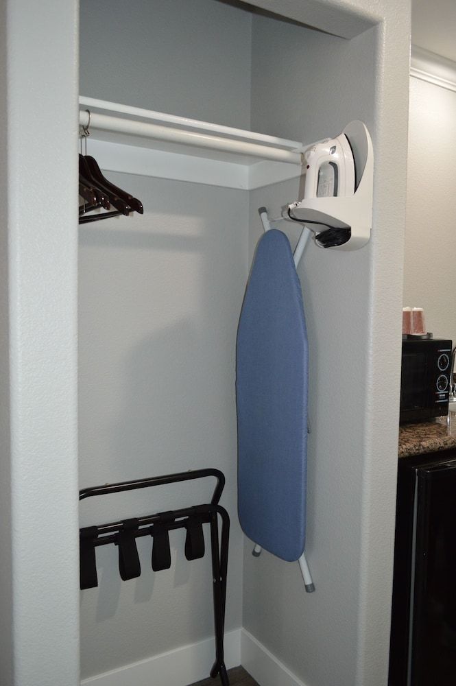 Fairview Inn and Suites Room, 2 Queen Beds, Non Smoking, Refrigerator & Microwave 9