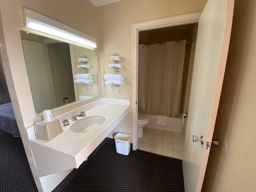 Apple Tree Inn Tyler Lindale Single Room 4