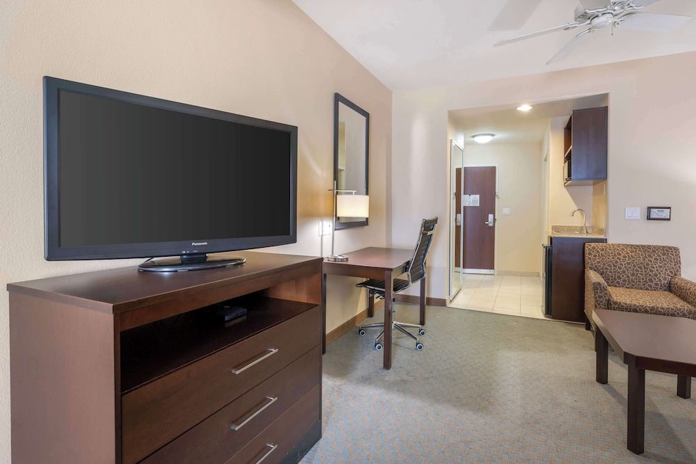 Suite, Multiple Beds, Accessible, Bathtub (with Sofabed)