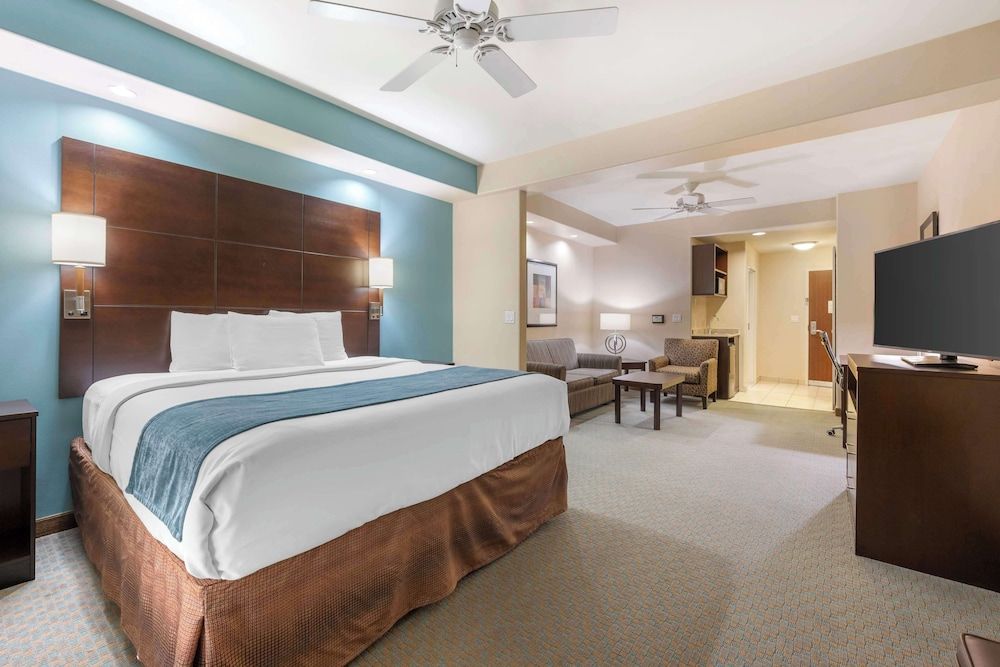 Suite, 1 King Bed, Accessible, Bathtub (with Sofabed)