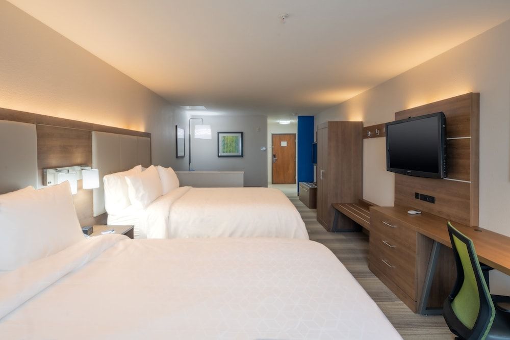 Suite, 2 Queen Beds, Accessible (Mobility, Accessible Tub)