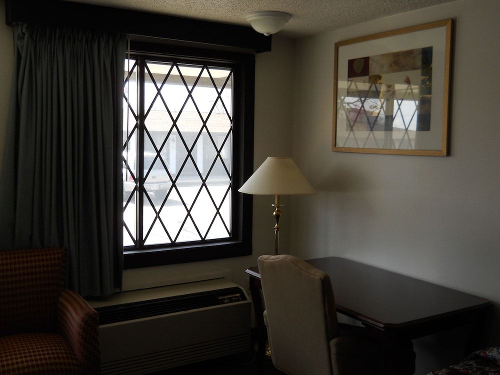 Value Inn Milwaukee Airport South Classic Double Room 5