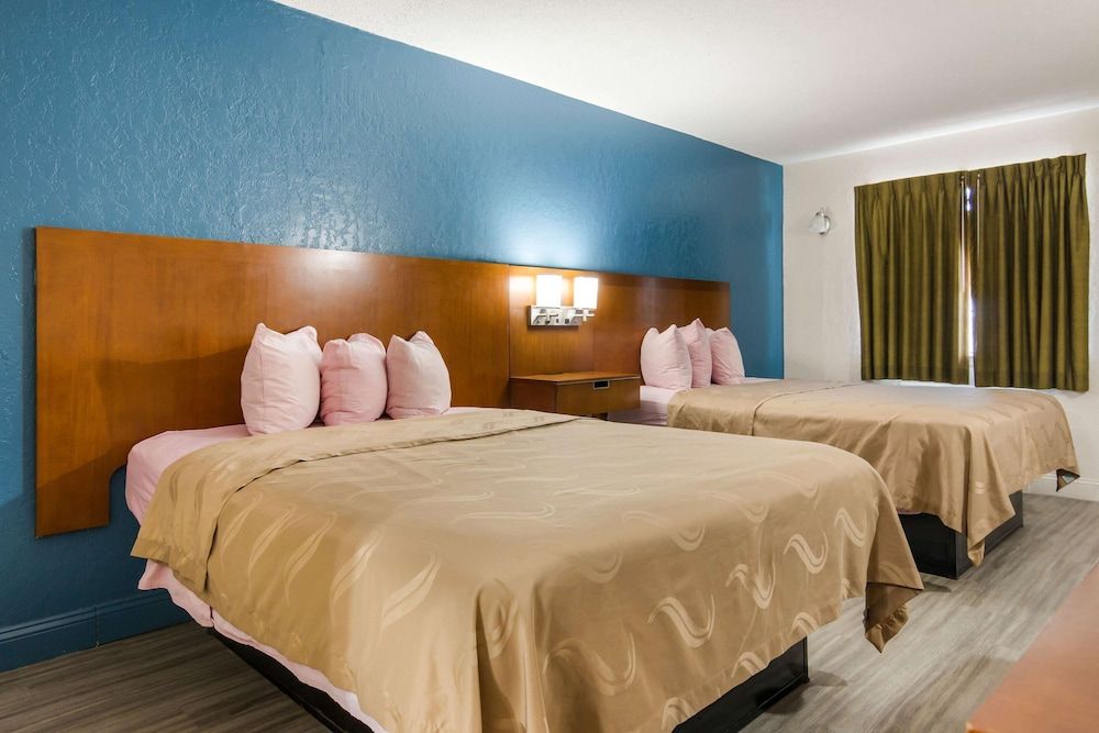 Rodeway Inn Broken Bow - Hochatown Standard Room, 2 Queen Beds, Smoking 3