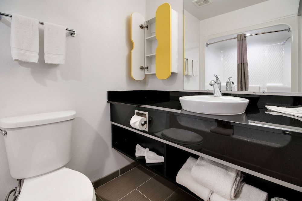 Studio 6 Ingleside, TX Deluxe Room, 1 Queen Bed, Accessible, Non Smoking 3