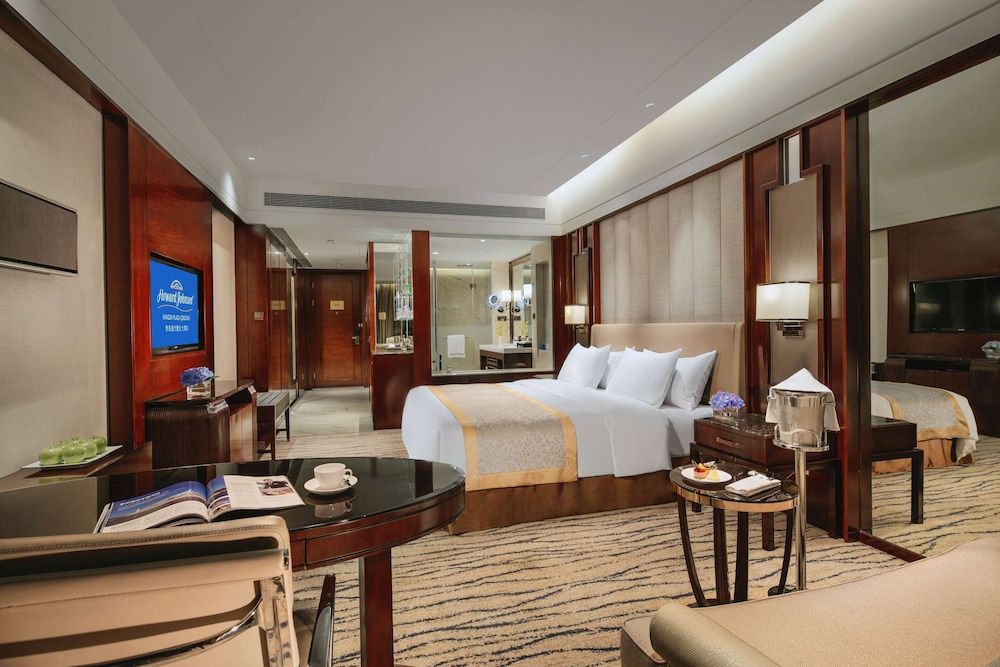 Business Room, 1 King Bed, Non Smoking (Superior)