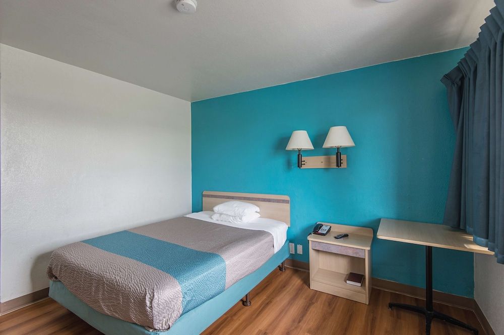 Standard Room, 1 Queen Bed, Accessible, Non Smoking