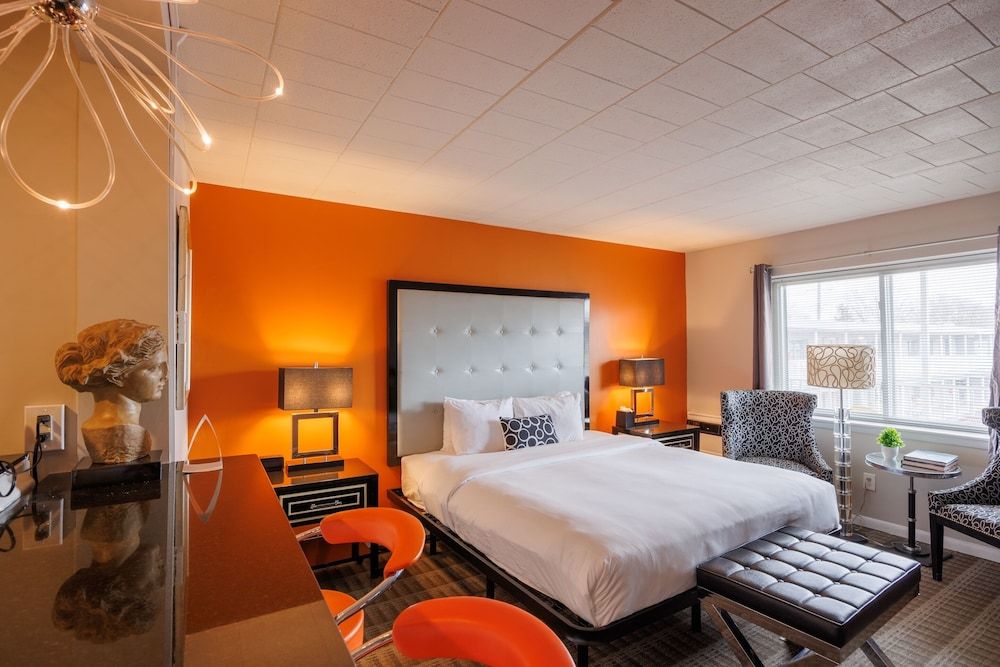 Hotel Royal Oak Signature, Standard Room, 1 King Bed, Refrigerator & Microwave 2