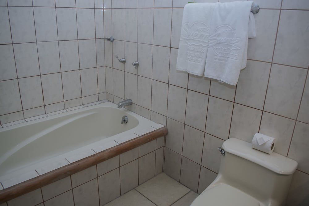 Hotel Suerre Deluxe Double Room 6