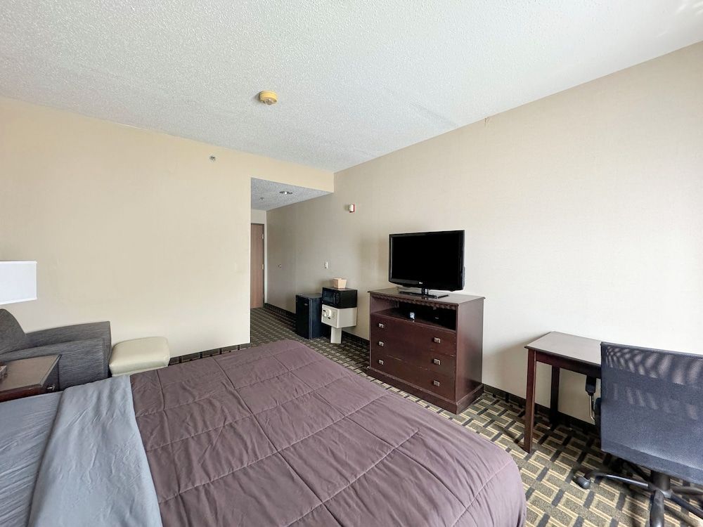 Standard Room, 1 King Bed, Accessible Bathtub, Non Smoking
