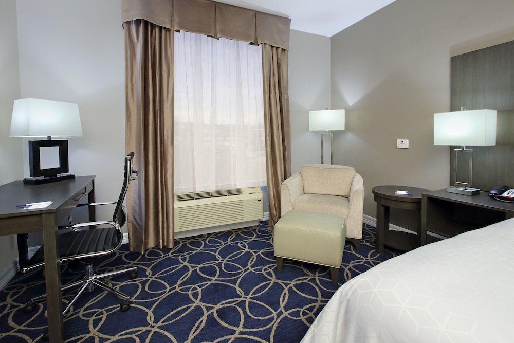 Holiday Inn Express & Suites Houston North - IAH Area by IHG Standard Room, 1 King Bed, Accessible (Communication) 3