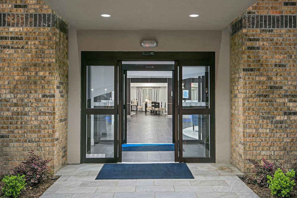 undefined Holiday Inn Express & Suites Houston North - IAH Area by IHG 6
