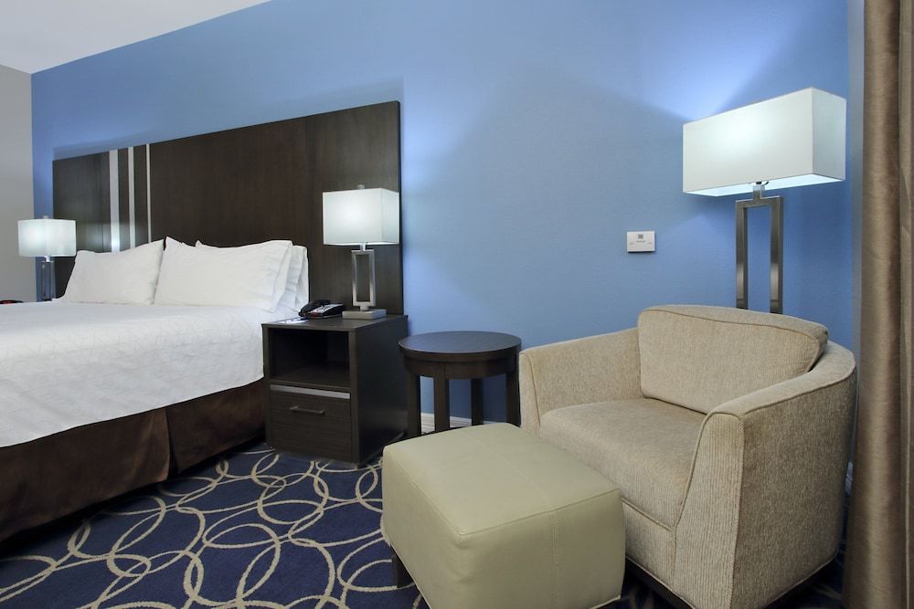 Holiday Inn Express & Suites Houston North - IAH Area by IHG Standard Room, 1 King Bed, Accessible (Communication)