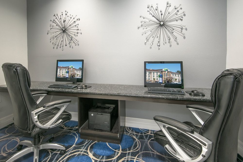 undefined Holiday Inn Express & Suites Houston North - IAH Area by IHG 9