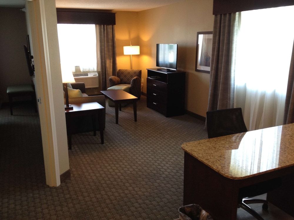 GrandStay Hotel & Suites Suite, 1 Bedroom 3