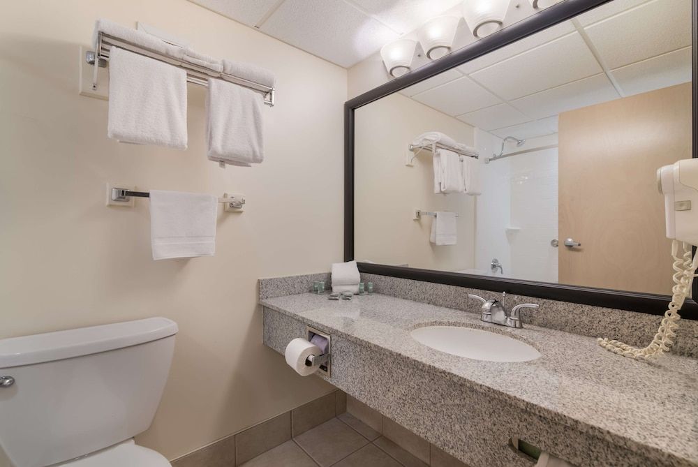 Best Western Saranac Lake Standard Room, 2 Queen Beds, Non Smoking, Refrigerator & Microwave 8