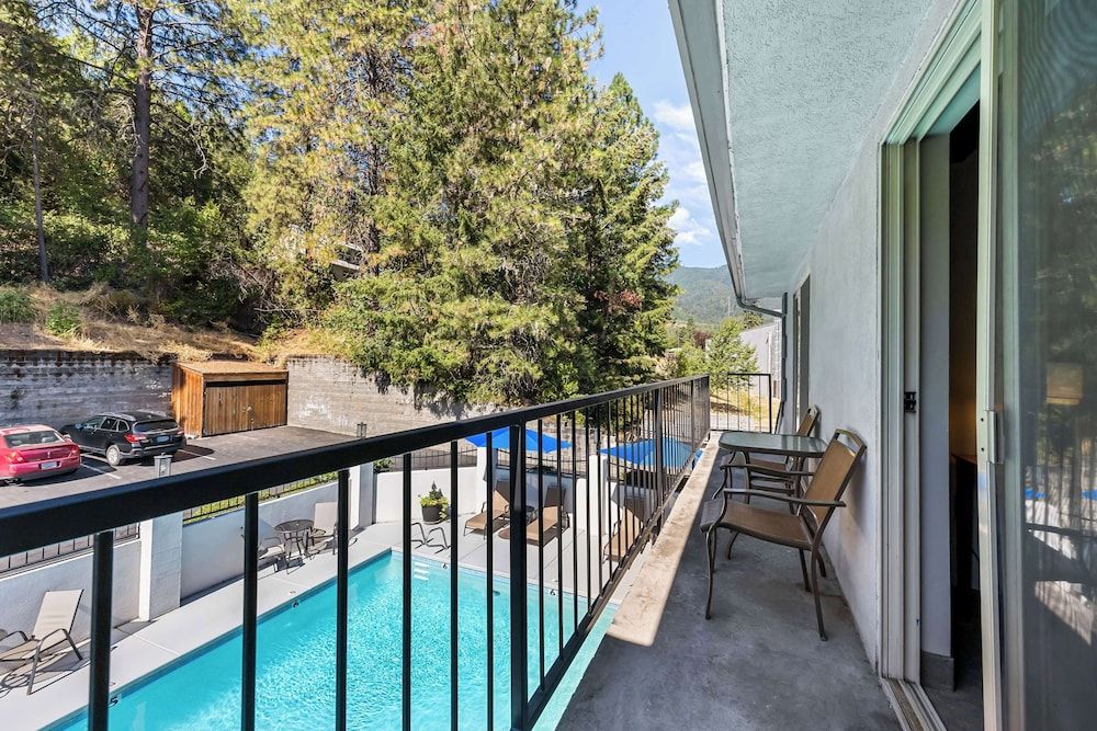 Suite, 1 King Bed, Non Smoking, Balcony (Walk-in Shower;with Sofabed)