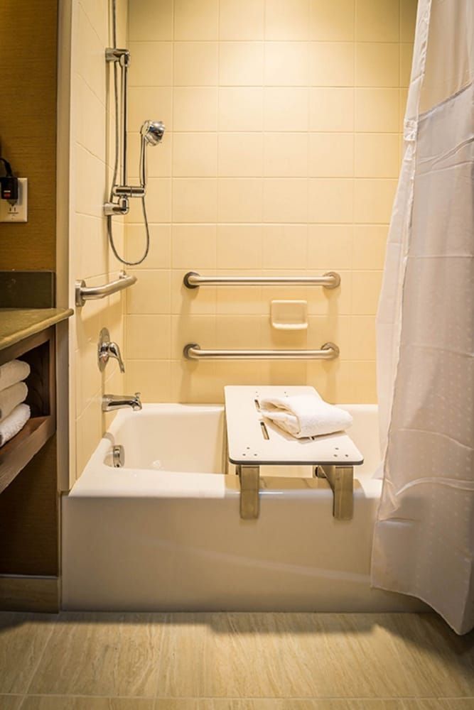 Suite, 1 King Bed, Accessible (Comm, Mobil, Accessible Tub)