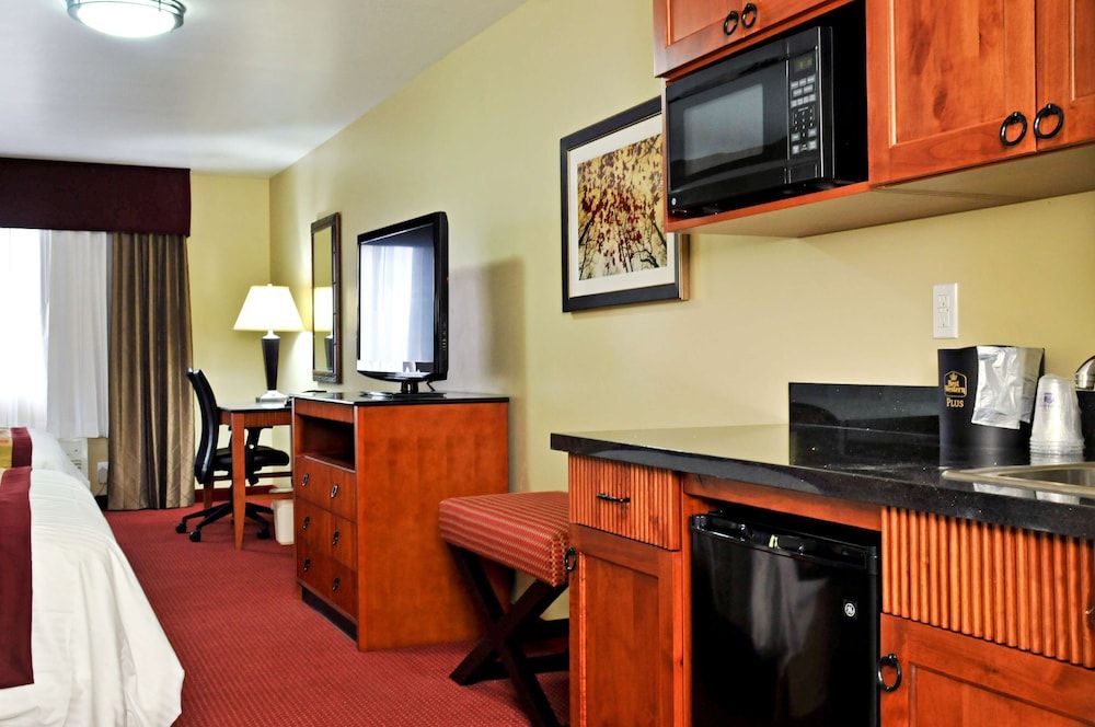 Best Western Plus Layton Park Hotel Standard Room, 1 King Bed, Non Smoking, Kitchenette 4