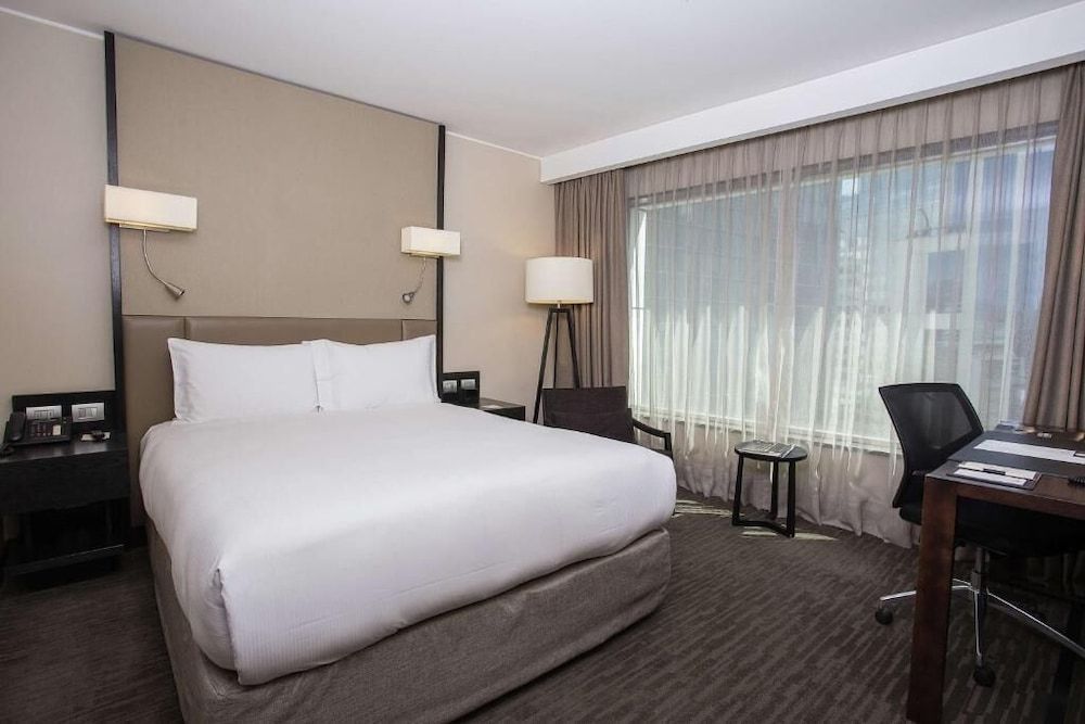 DoubleTree by Hilton Hotel Santiago - Vitacura Room, 1 Queen Bed 3