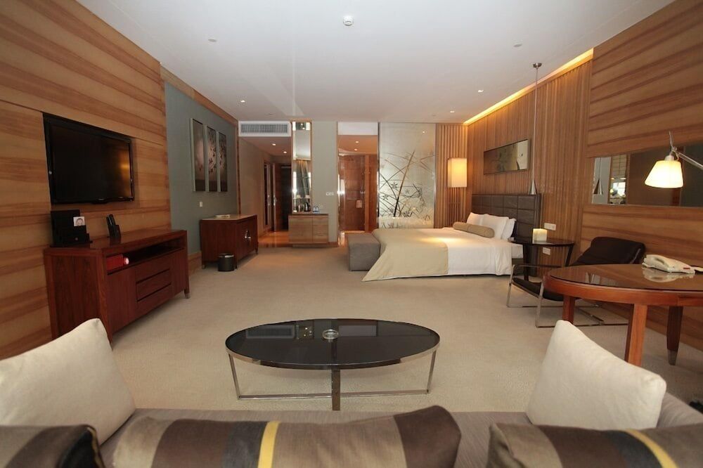 Elite King Room with City View