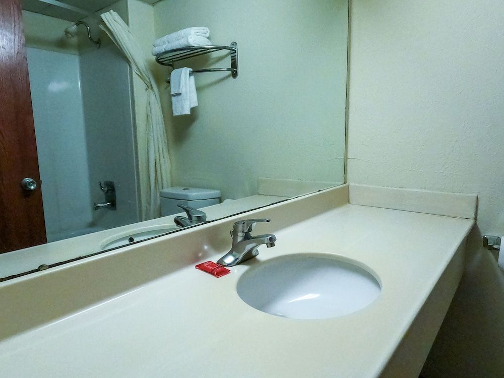 Salina Inn Single King 3