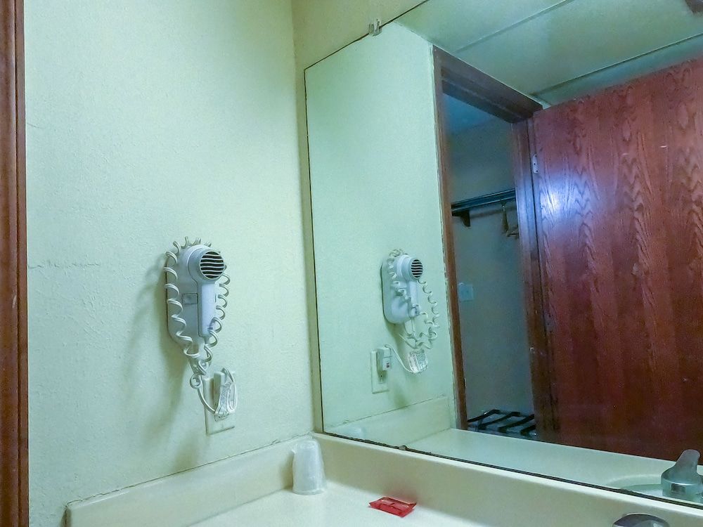 Salina Inn Single King 2