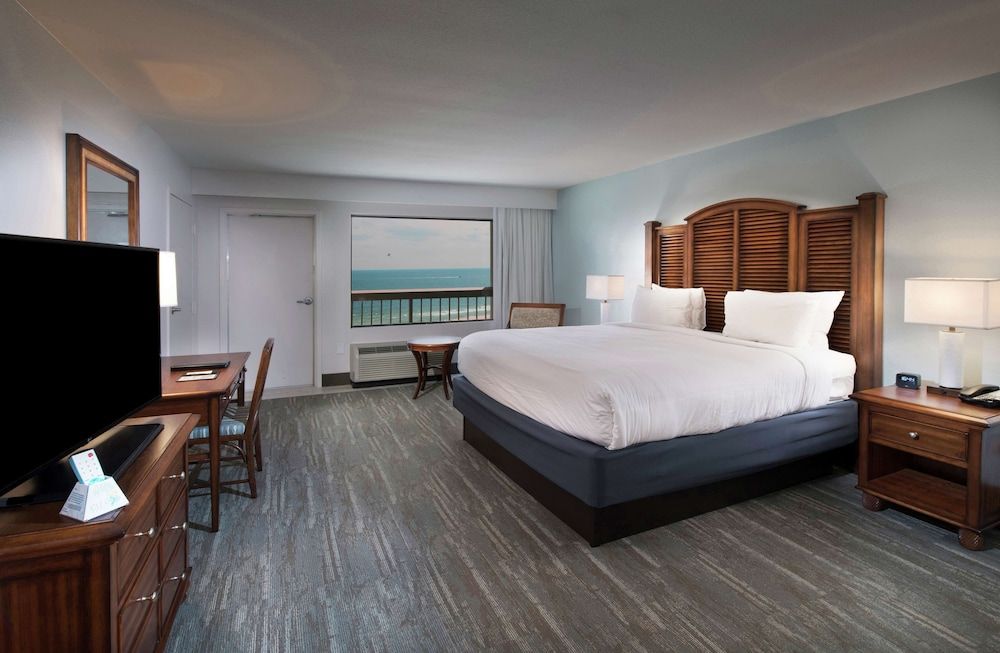 Deluxe Room, 1 King Bed, Oceanfront