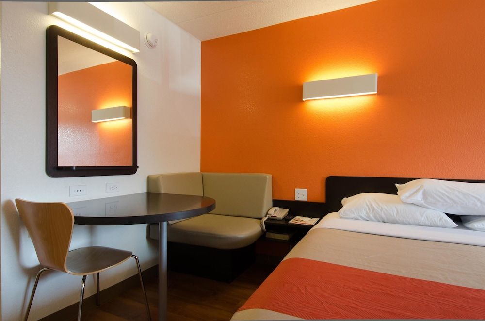 Standard Room, 1 King Bed, Smoking, Refrigerator & Microwave