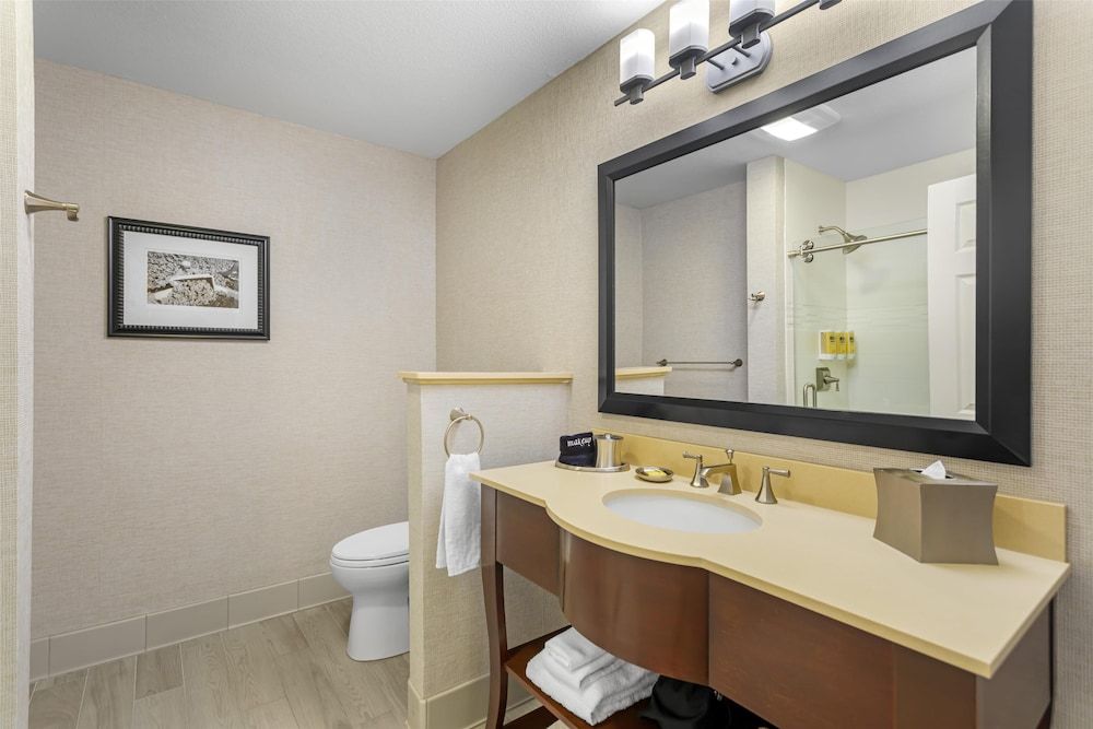 Best Western Plus Stevenson Manor Standard Room, 1 King Bed, Non Smoking, Balcony (2nd Floor) 4