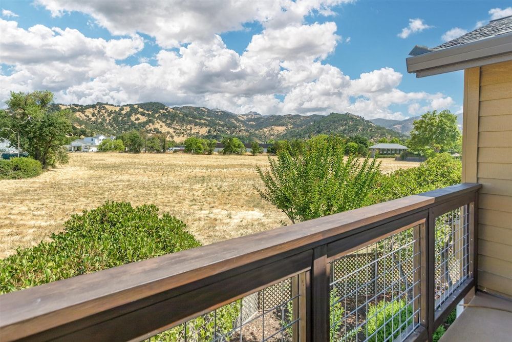 Best Western Plus Stevenson Manor Standard Room, 1 King Bed, Non Smoking, Balcony (2nd Floor) 3