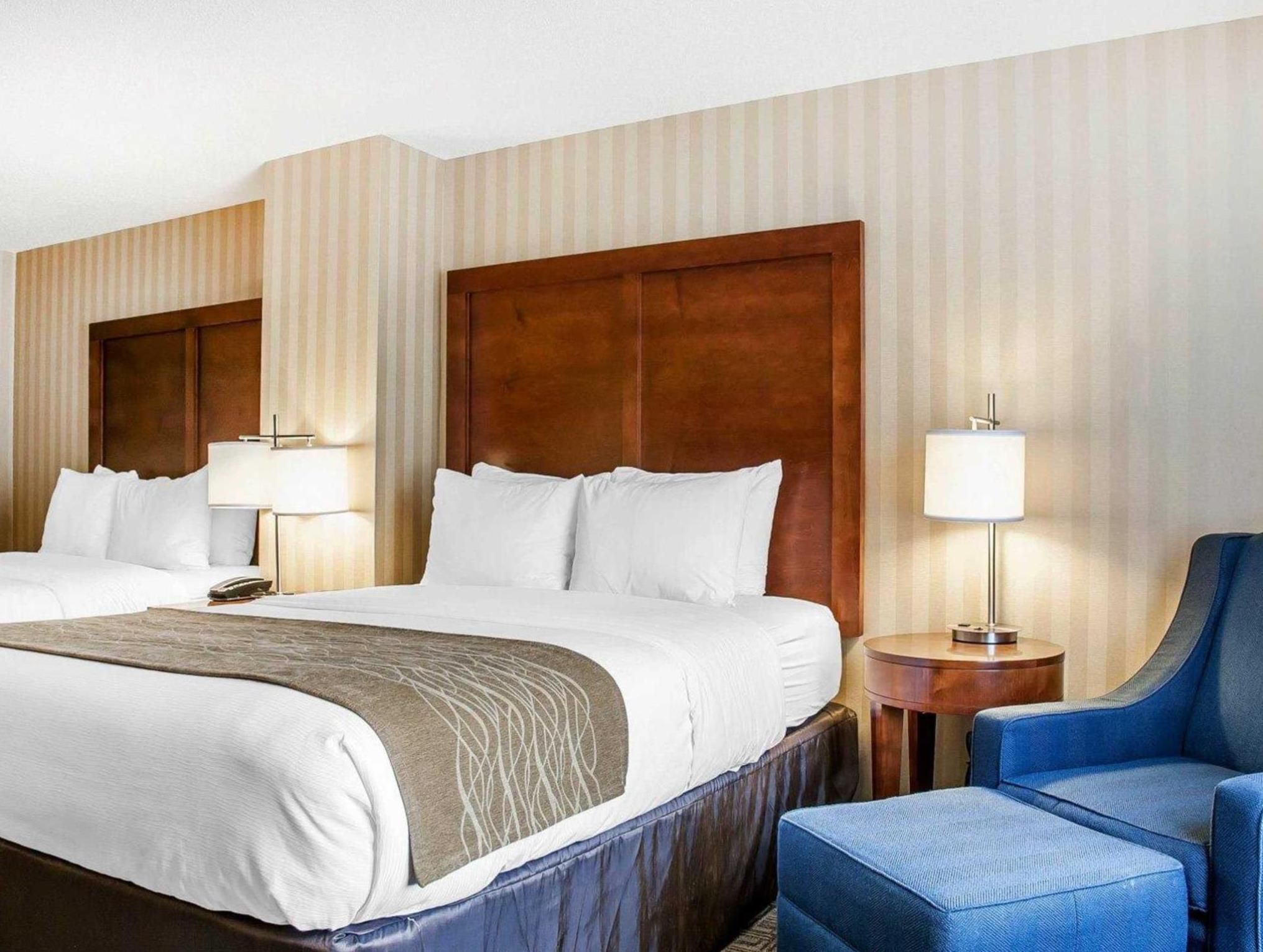 2 Queen Beds, Business Room, Suite, Nonsmoking