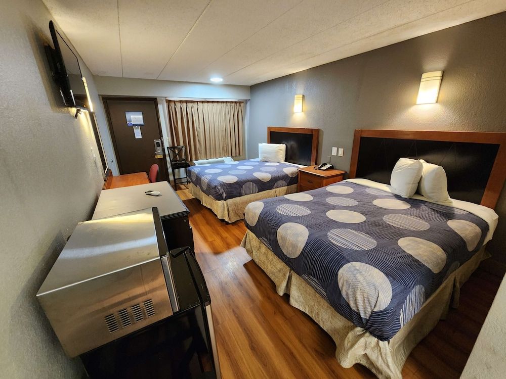 Room, 2 Queen Beds, Non Smoking
