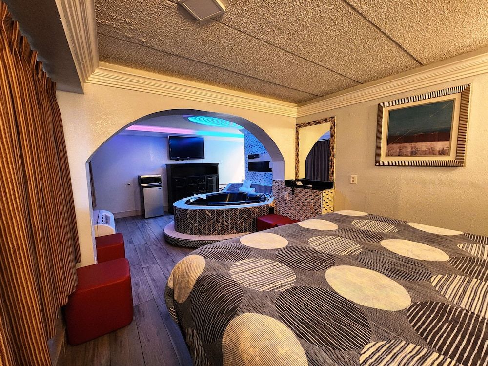 Suite, 1 King Bed, Non Smoking, Jetted Tub